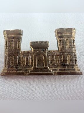 US Army Corps of Engineers Castle Insignia Pin in Antique Gold Tone